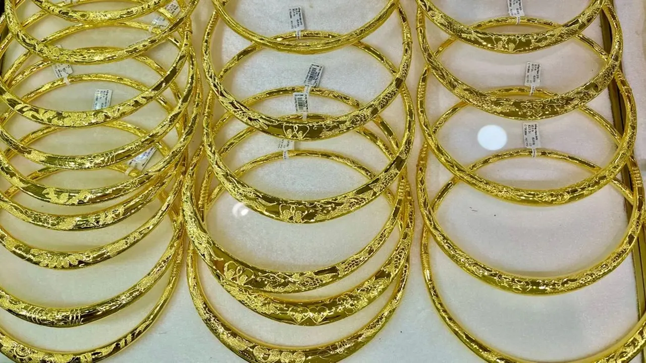 تراجع مفاجئ.. أسعار الذهب في فيتنام تهبط لمستوى 172 مليون دونغ للقنطار